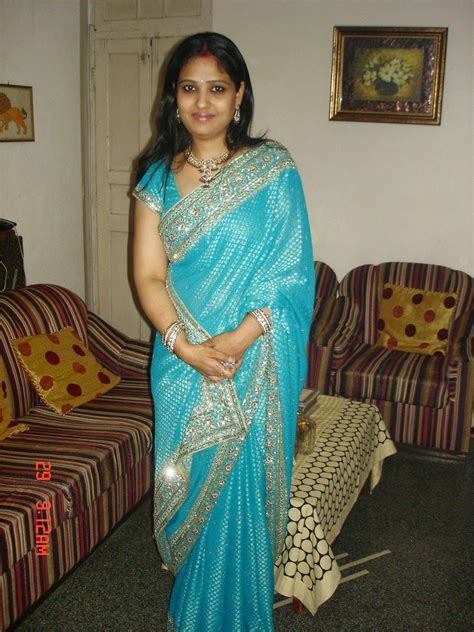 desi hot pics|Free Desi Aunty In Saree Hot Photos